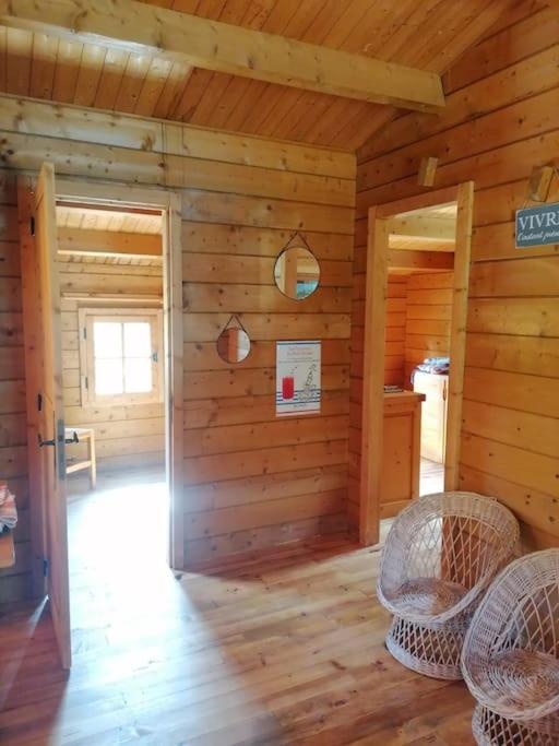 Chalet En Pleine Nature Au Bord D'Un Etang Lanvallay Eksteriør bilde