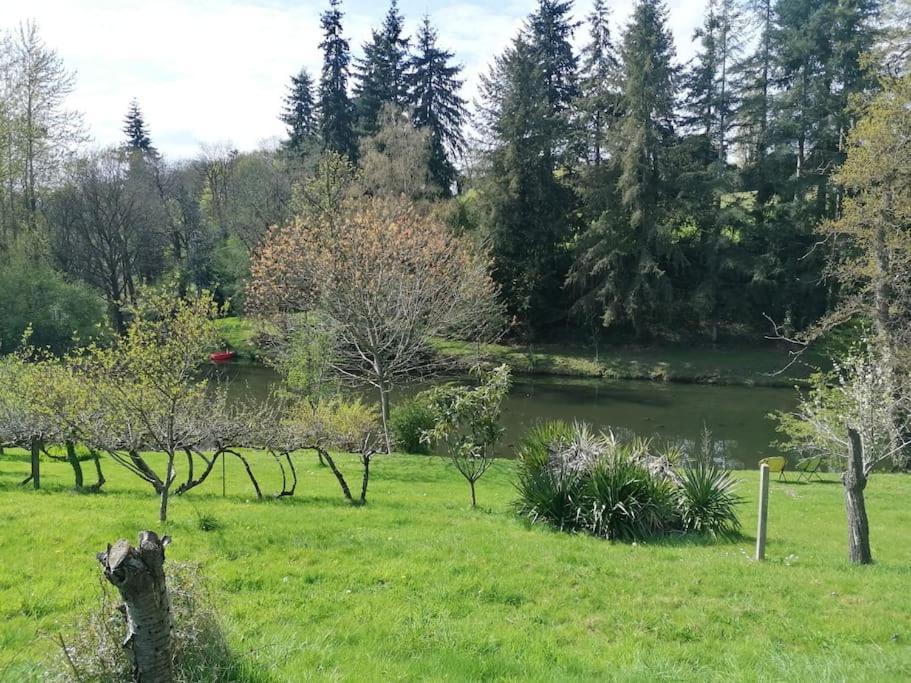 Chalet En Pleine Nature Au Bord D'Un Etang Lanvallay Eksteriør bilde