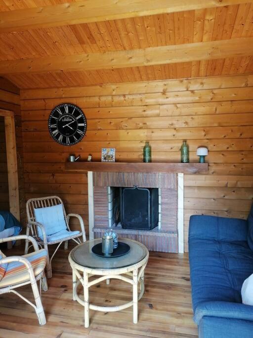 Chalet En Pleine Nature Au Bord D'Un Etang Lanvallay Eksteriør bilde